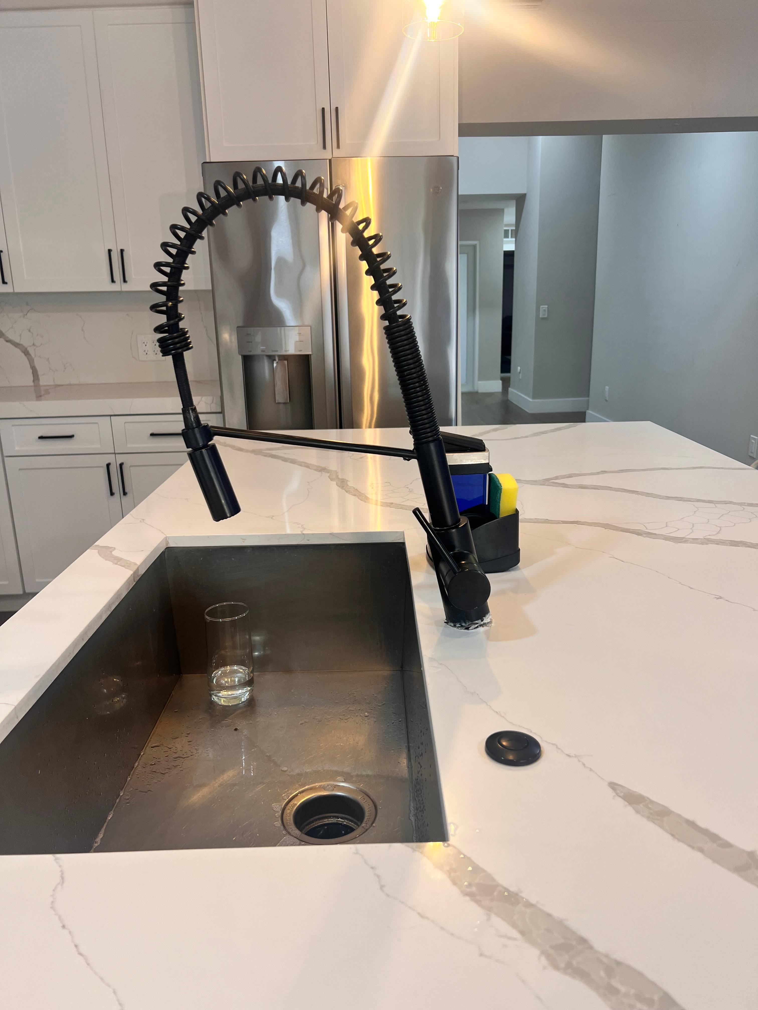 facet isn’t even attached it’s just setting here 