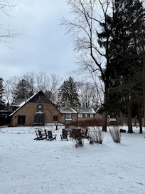 Outside in the morning, calm and peaceful in the snow