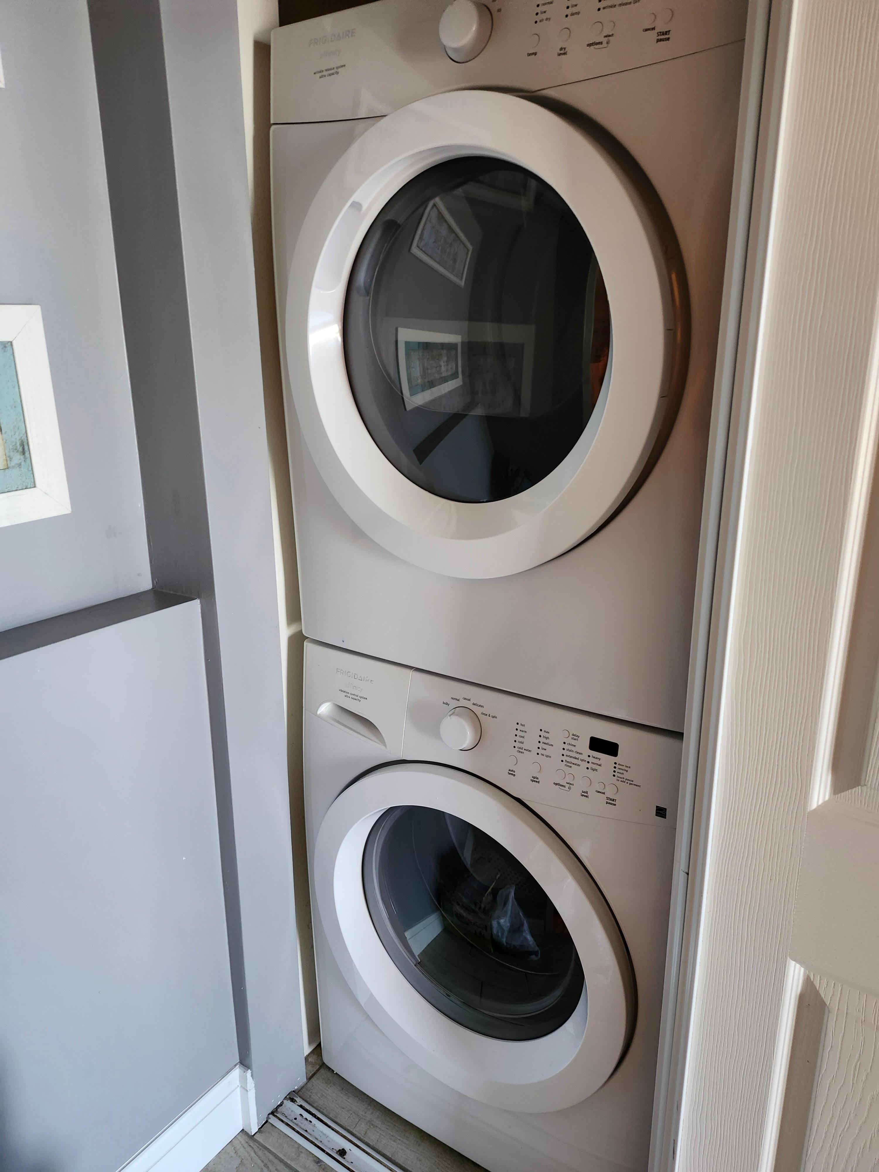 Washer/dryer in room