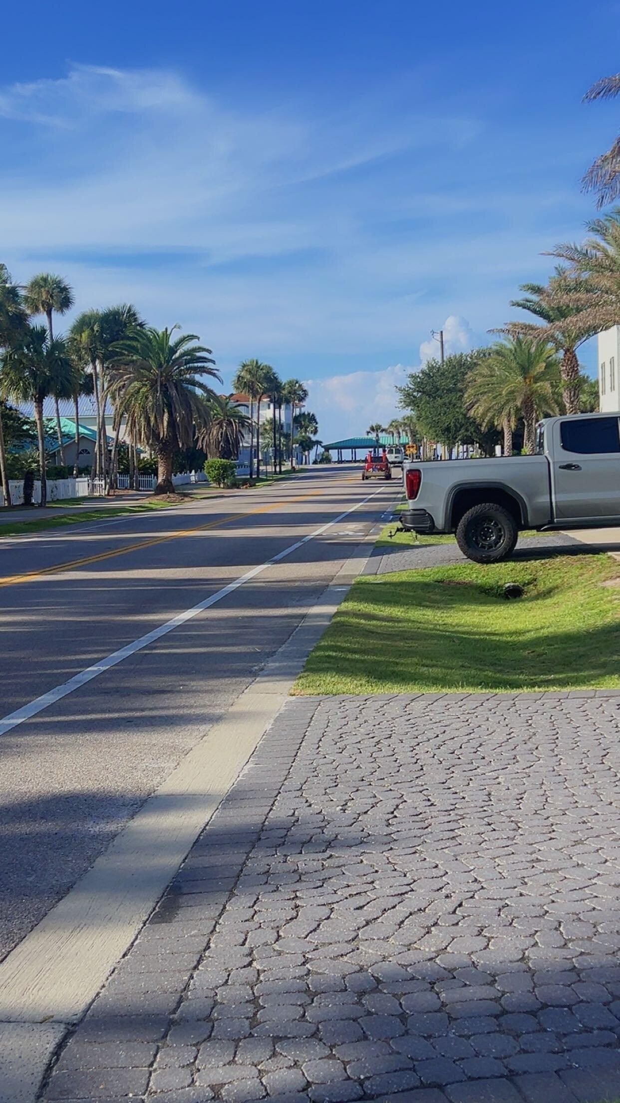 Walking distance to the beach 