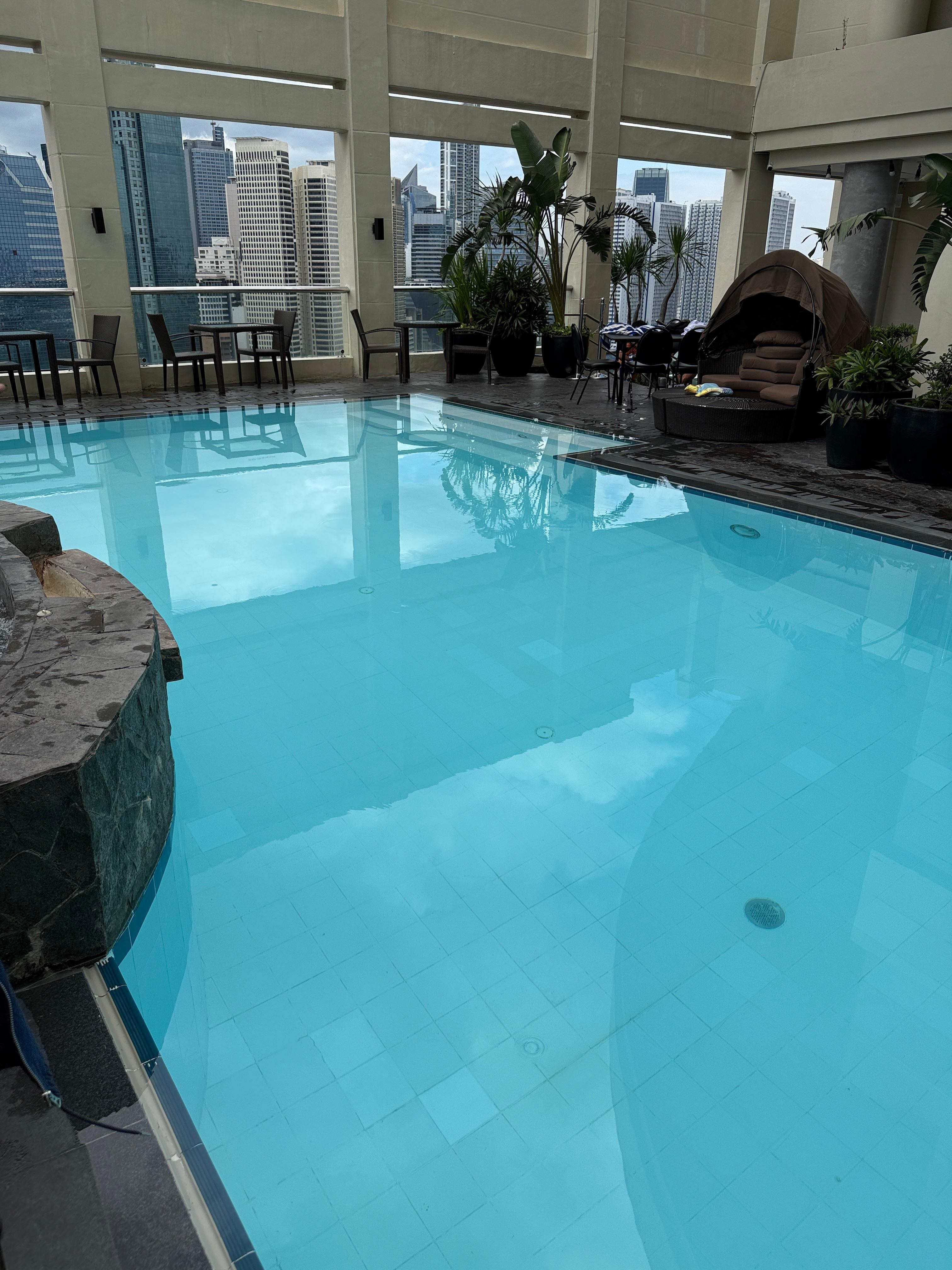 The rooftop pool, jacuzzi and bar/restaurant 