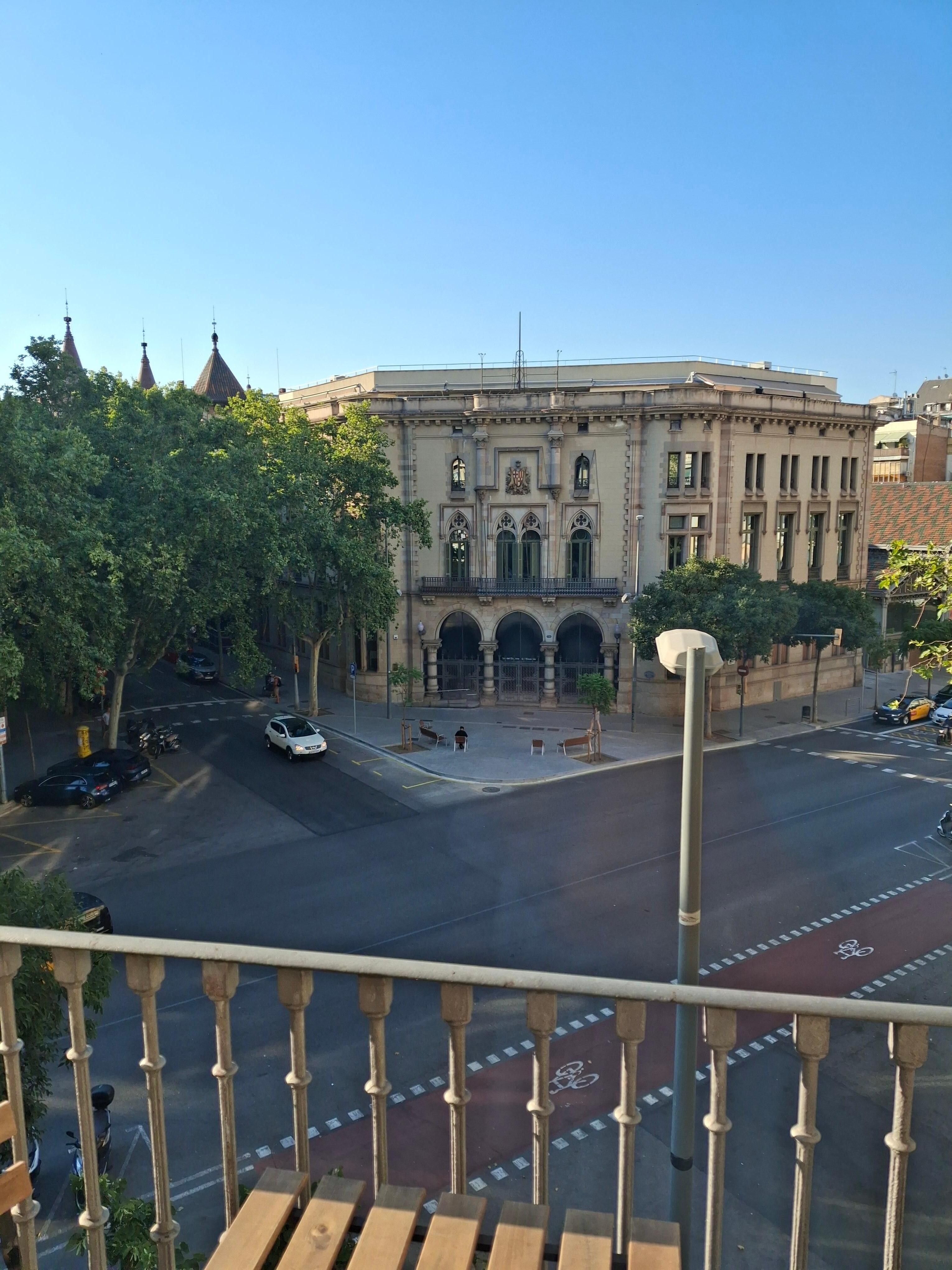 Es hat jedoch viel Verkehr. Aber das gehört zu Barcelona.