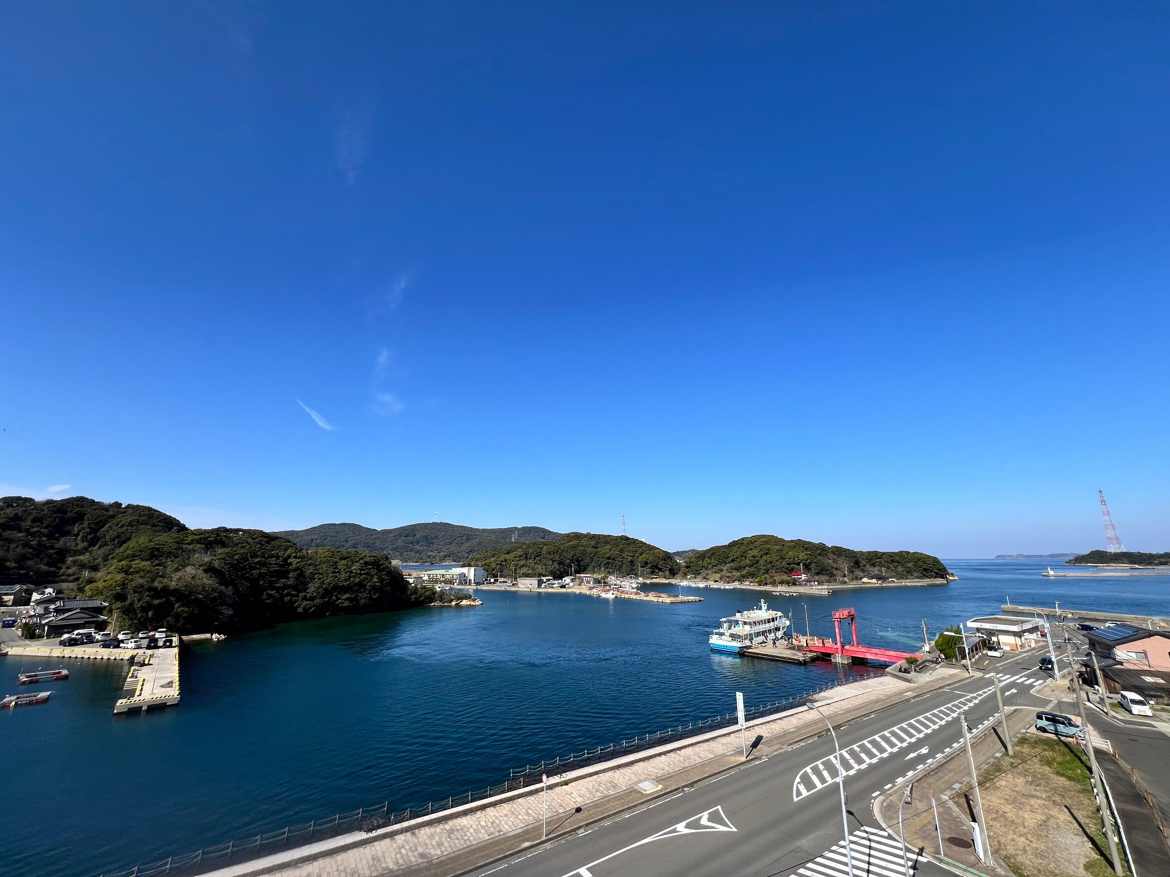 このホテル、エレベーターで屋上に上がれます（そこからの景色です）。