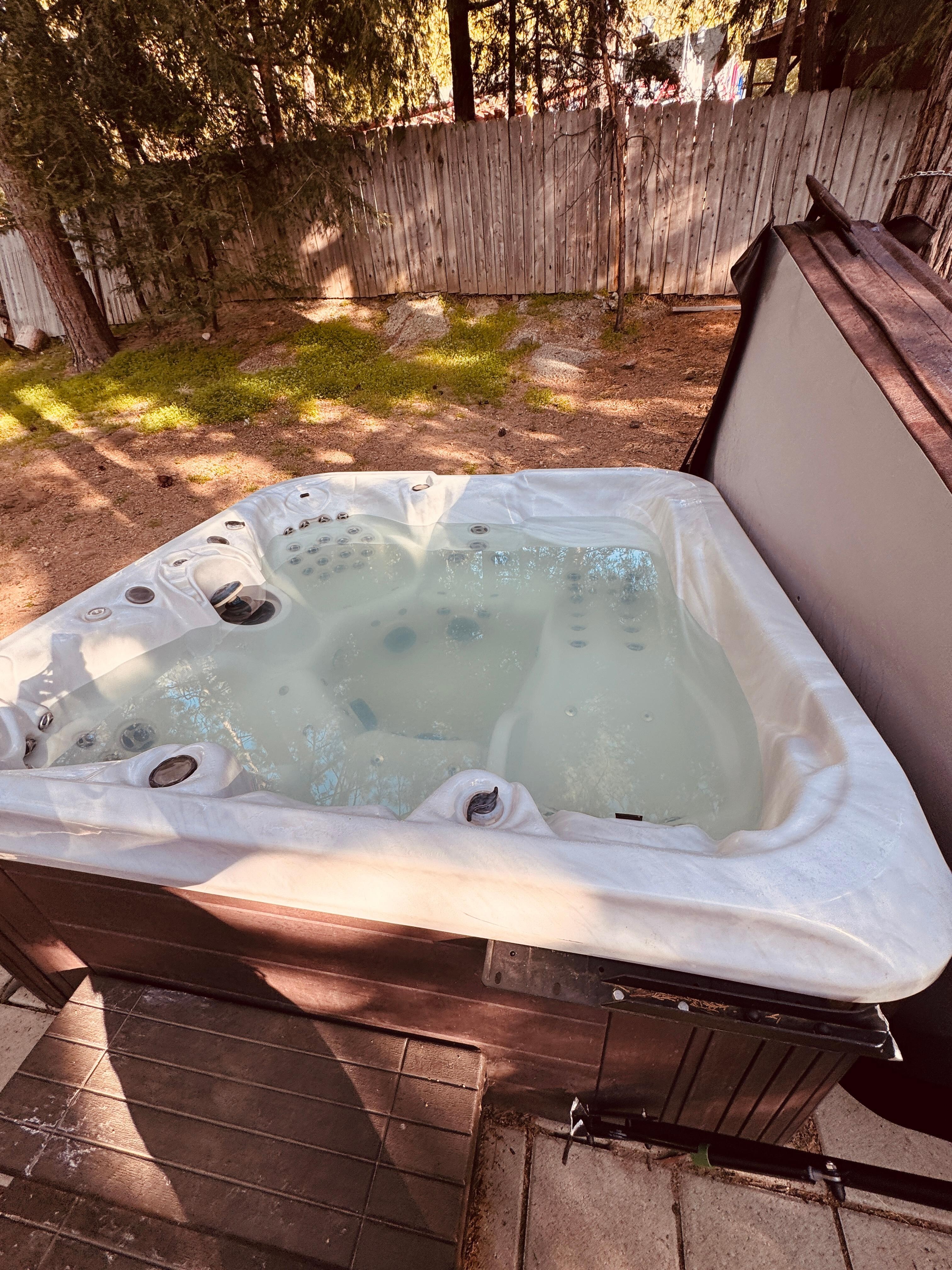 Hot tub w/ broken filter / top/ low water level / murky water- didn't use.