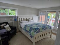 Firm queen sized bed and little sitting area. Beautiful view from every room.