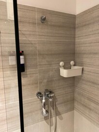 Broken shower in Talitha 203