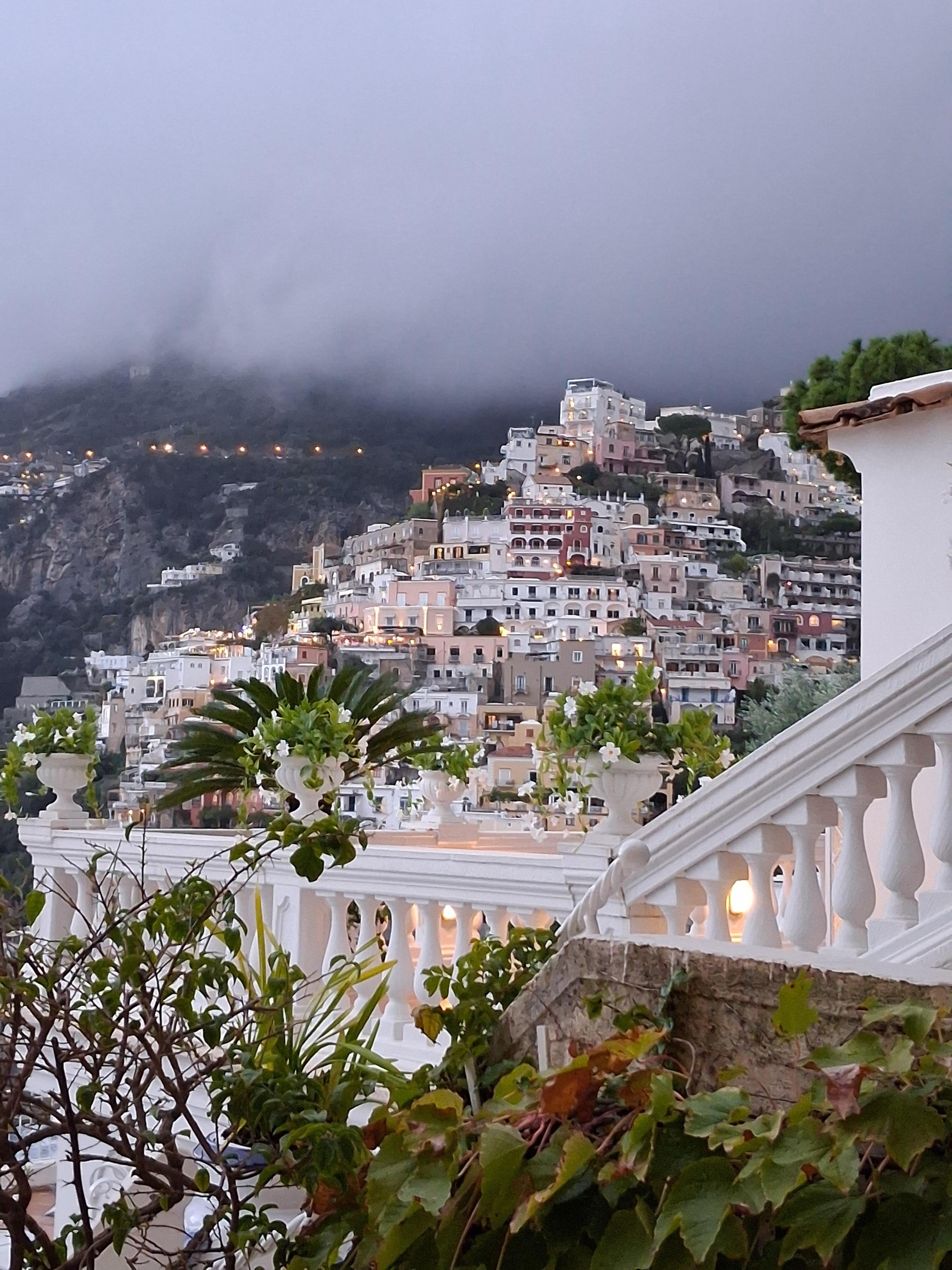 Udsigt mod byen fra værelse