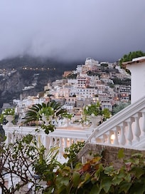 Udsigt mod byen fra værelse