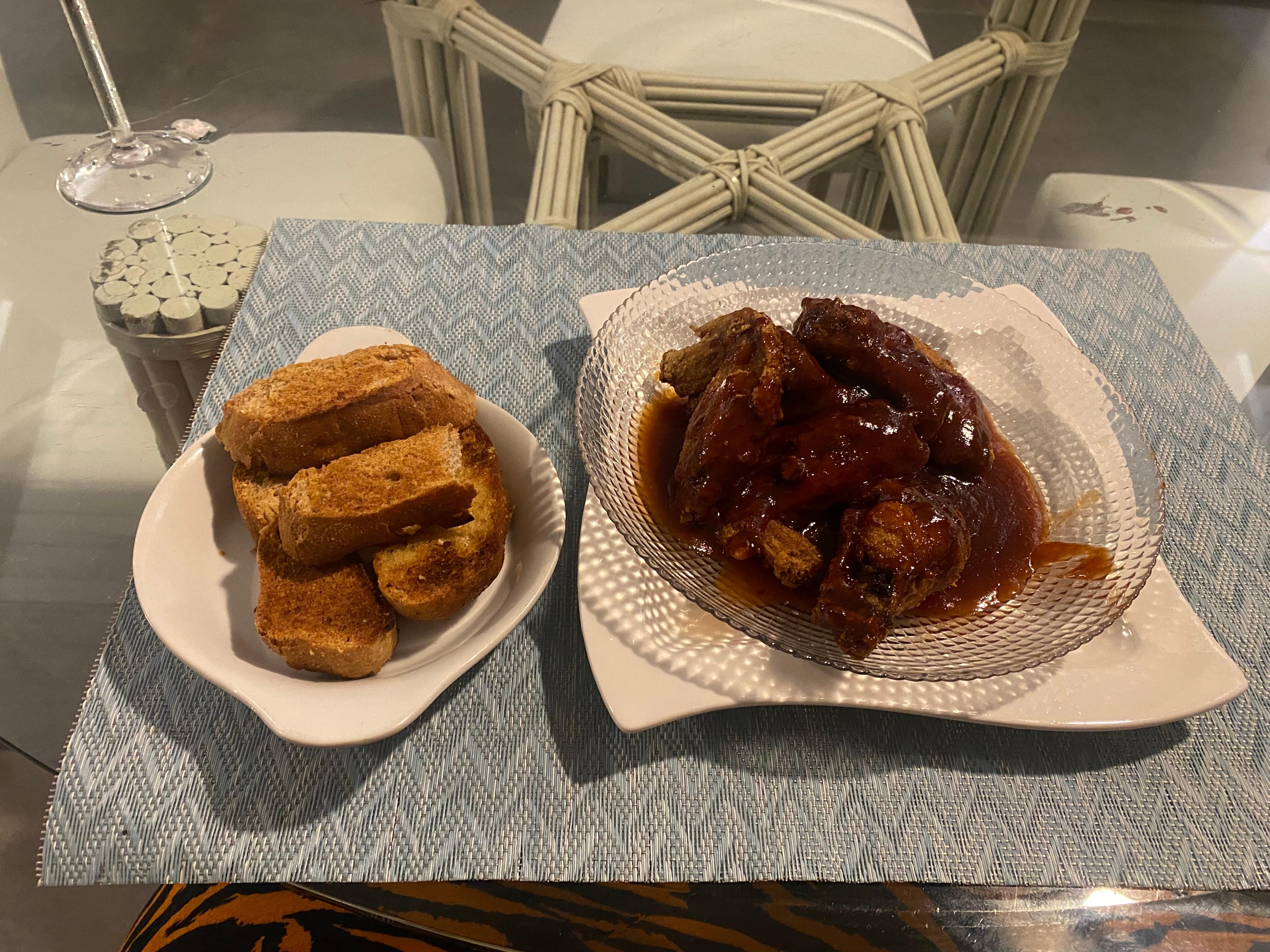 Garlic Bread and Chicken wings with tamarind and nutmeg sauce. This was the best dish I had at the Bay House. Chef Jason if you can use less scause had make wing more sticky!! It will be perfect. 7/10