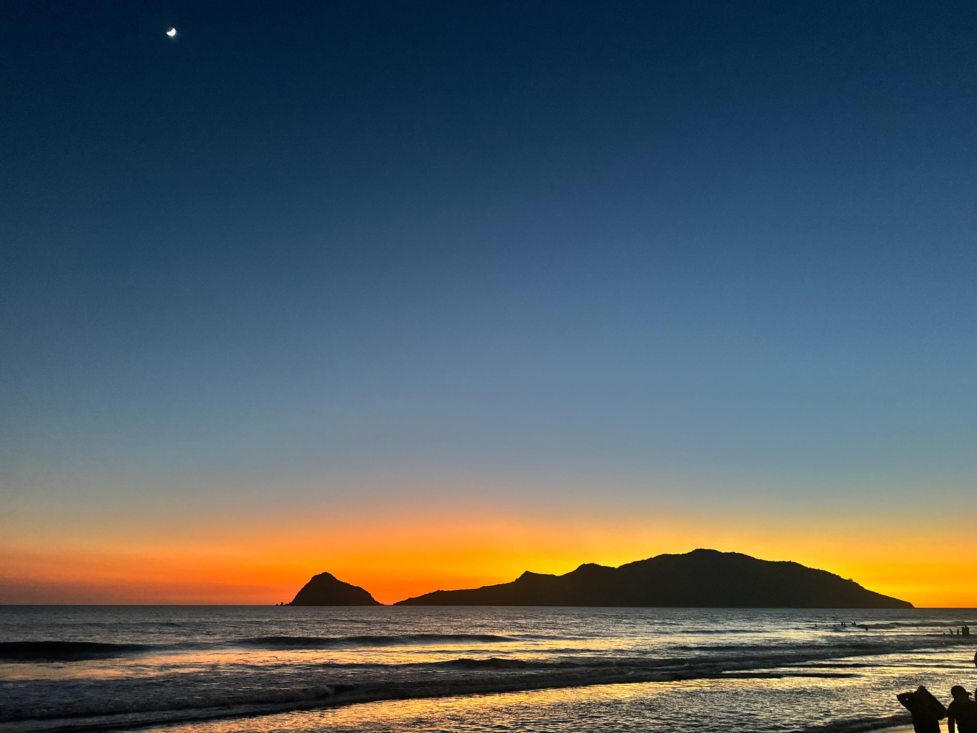 Atardecer en la playa del hotel