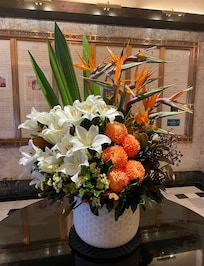 Stunning fresh flowers a lovely touch