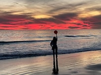 Beautiful sunset a 5 minute walk from the house after some frisbee!