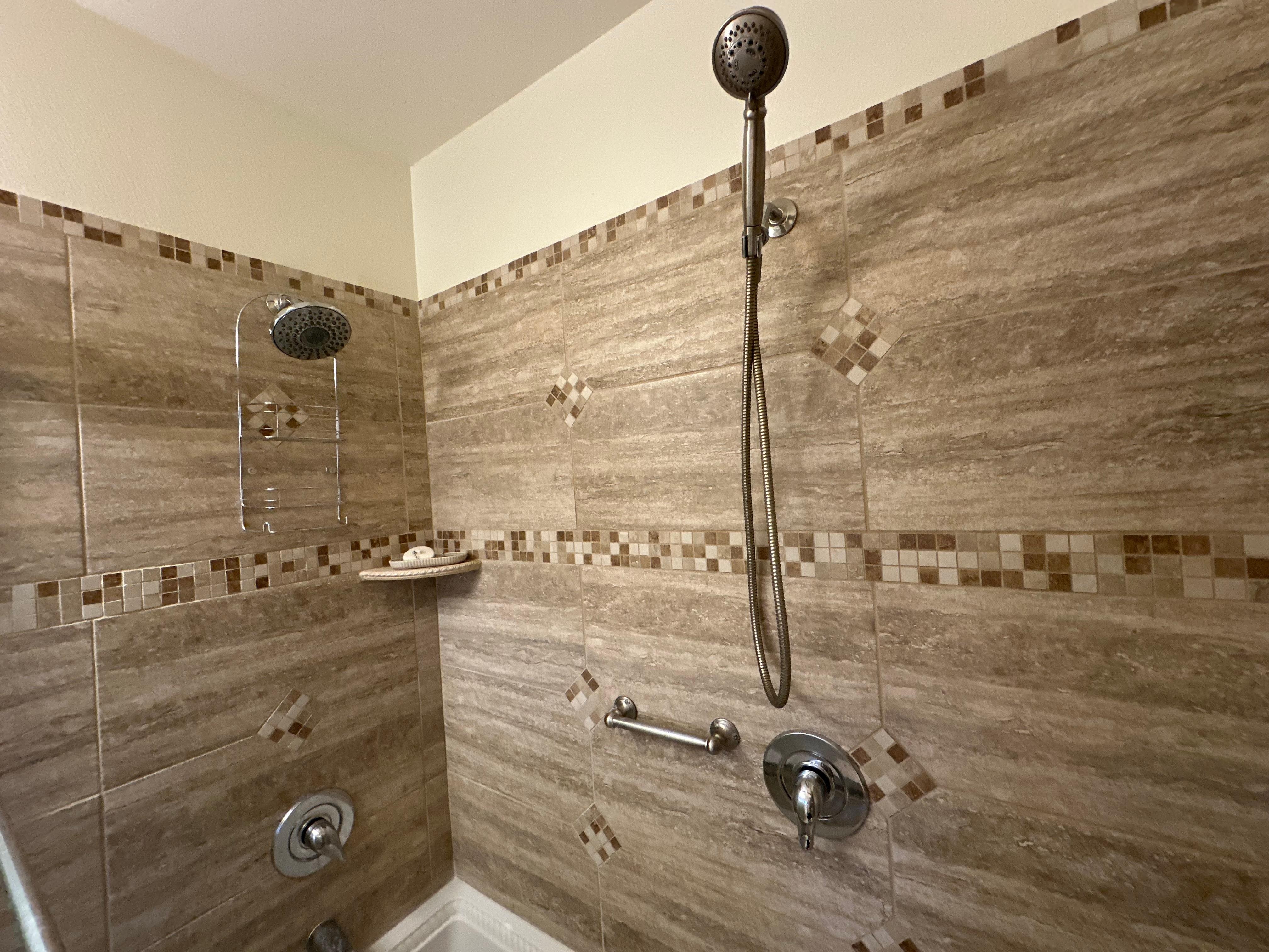 Awesome bathroom with double showerhead