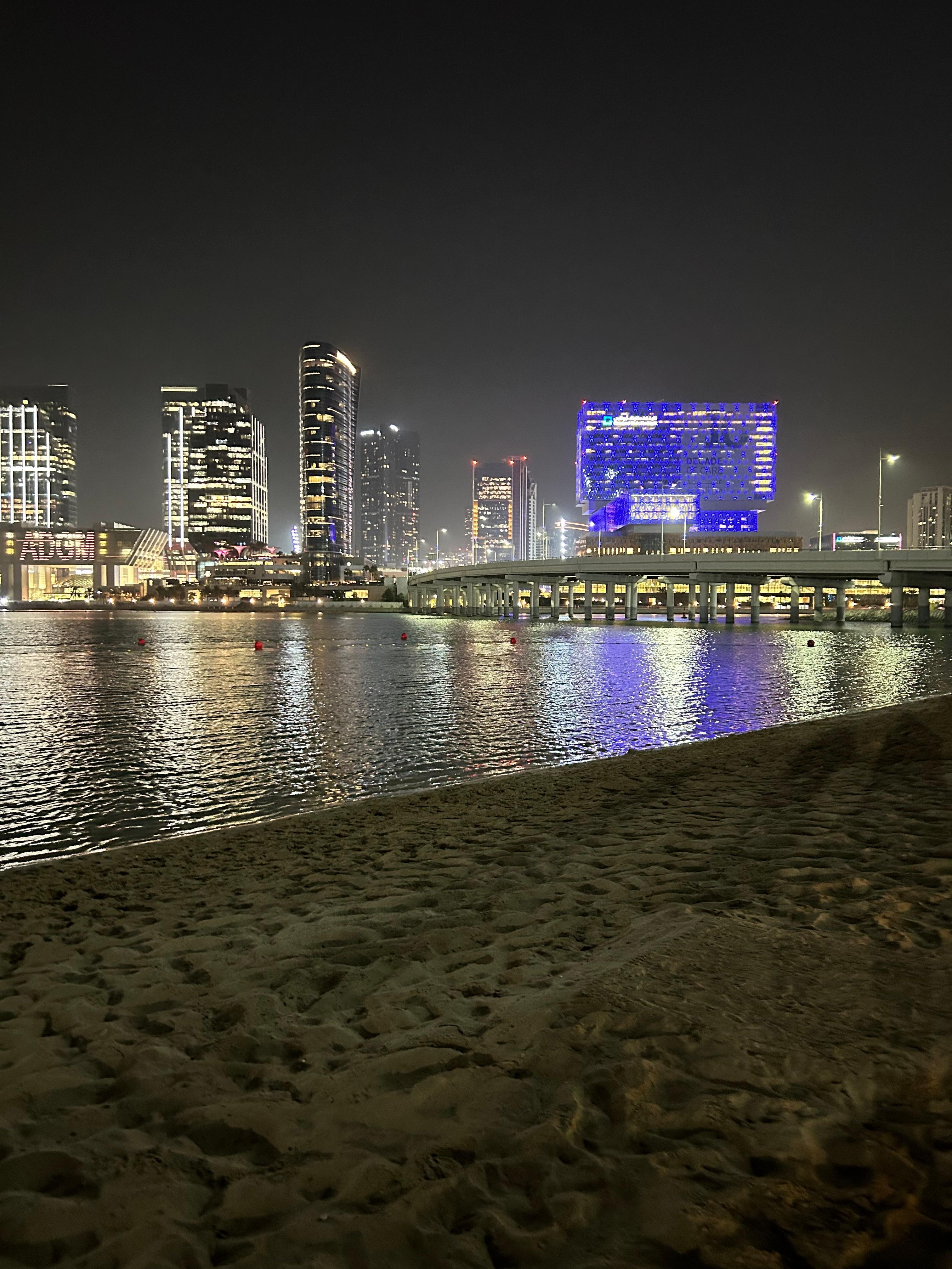 Beach Le Meridien by night