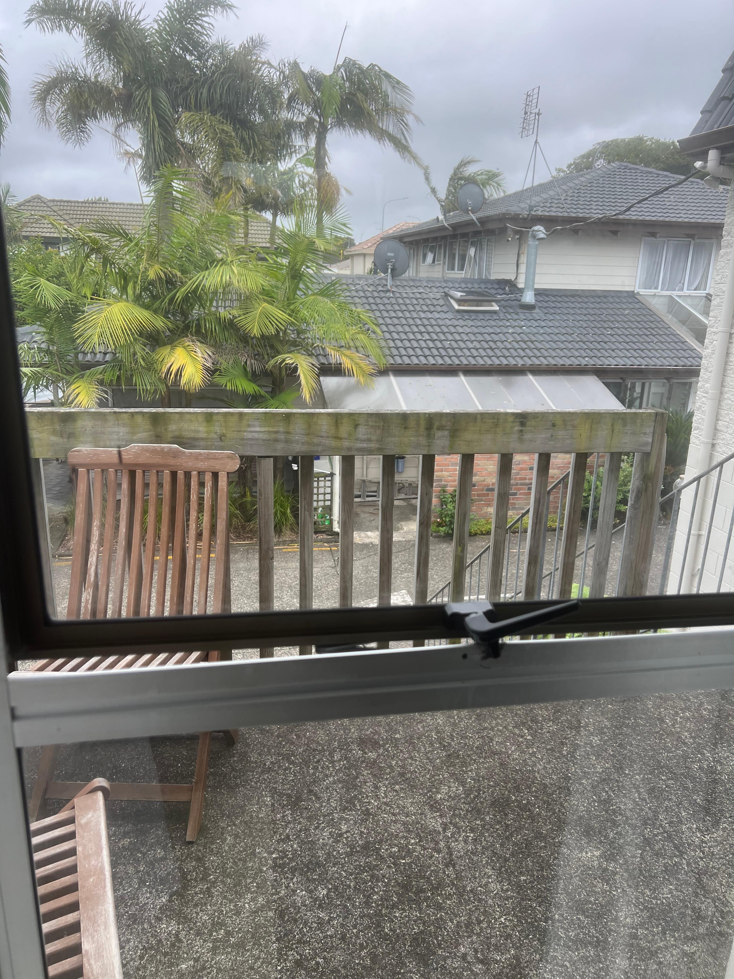 Window latch not working. Unable to close window 