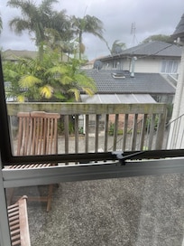 Window latch not working. Unable to close window