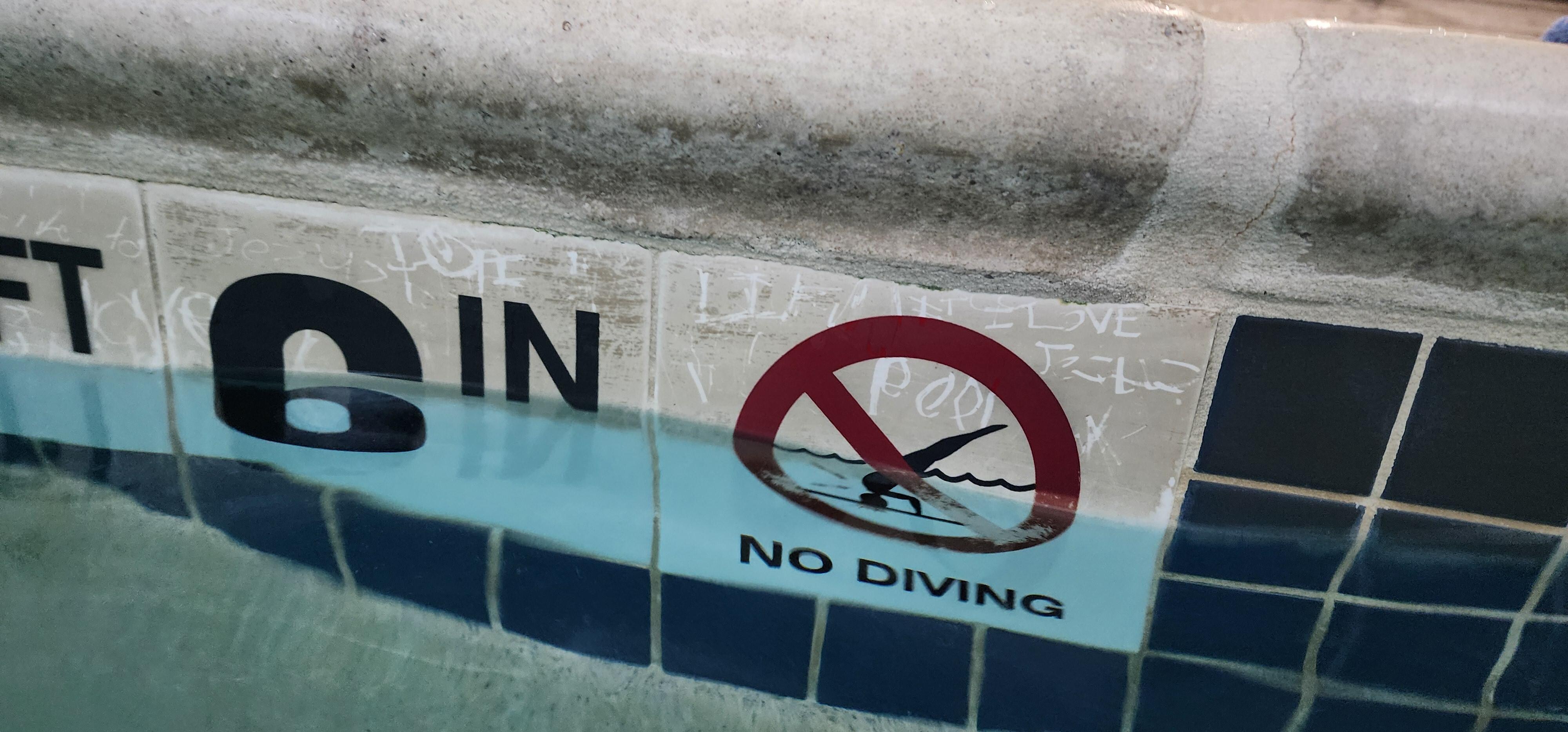 Filthy pool 