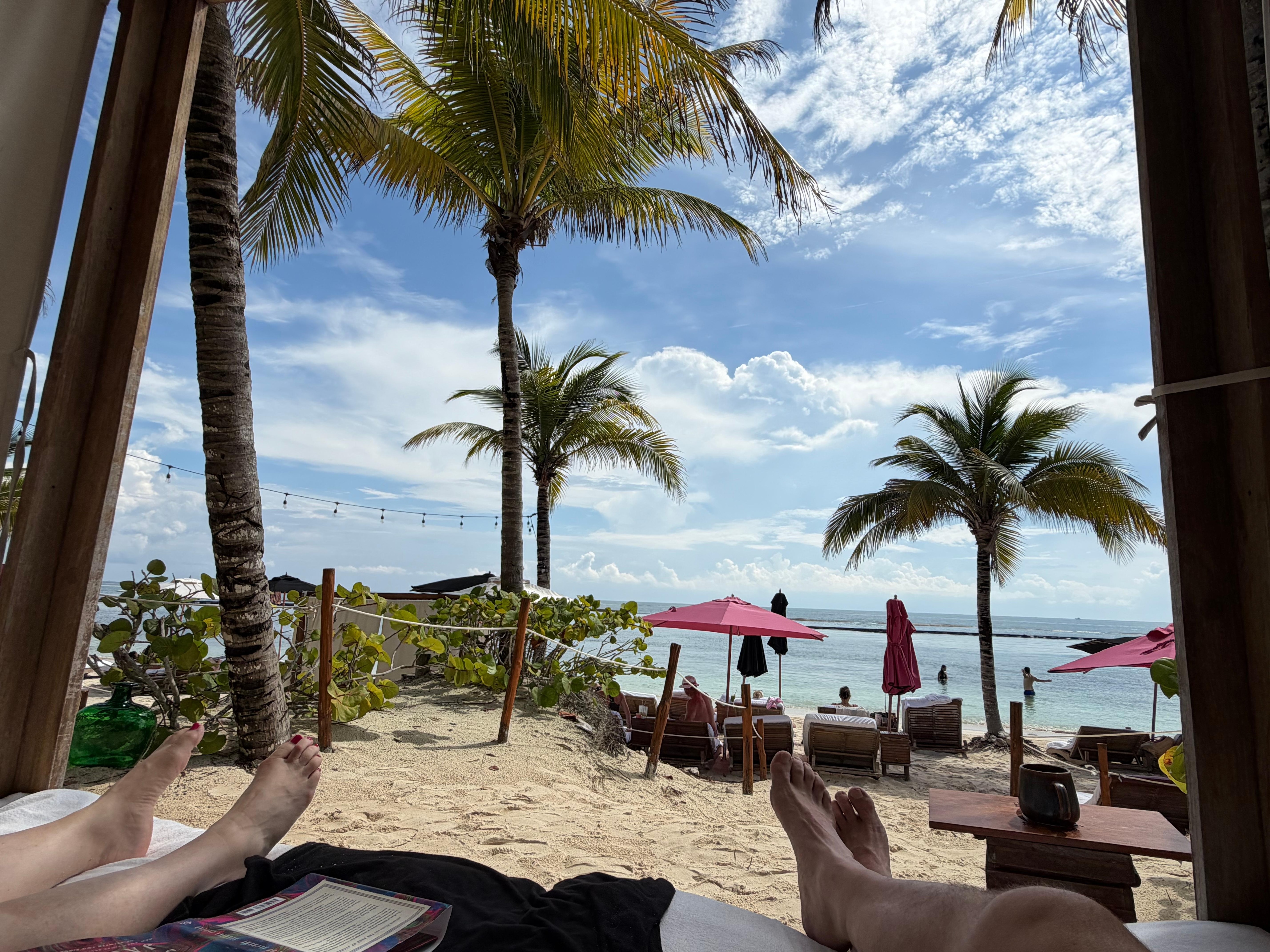 beach area is nicely equipped, unfortunately 2025 has been a poor year for beach conditions in this part of mexico (seaweed)