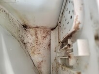 Inneres des Einschubfaches der Waschmaschine