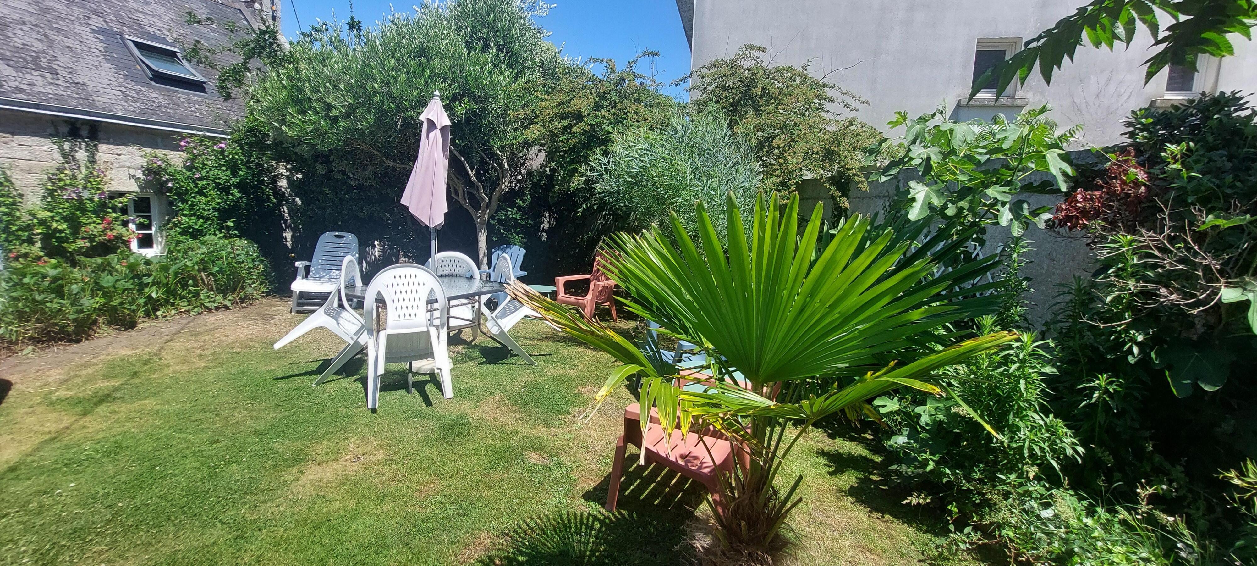 Le coquet jardin.