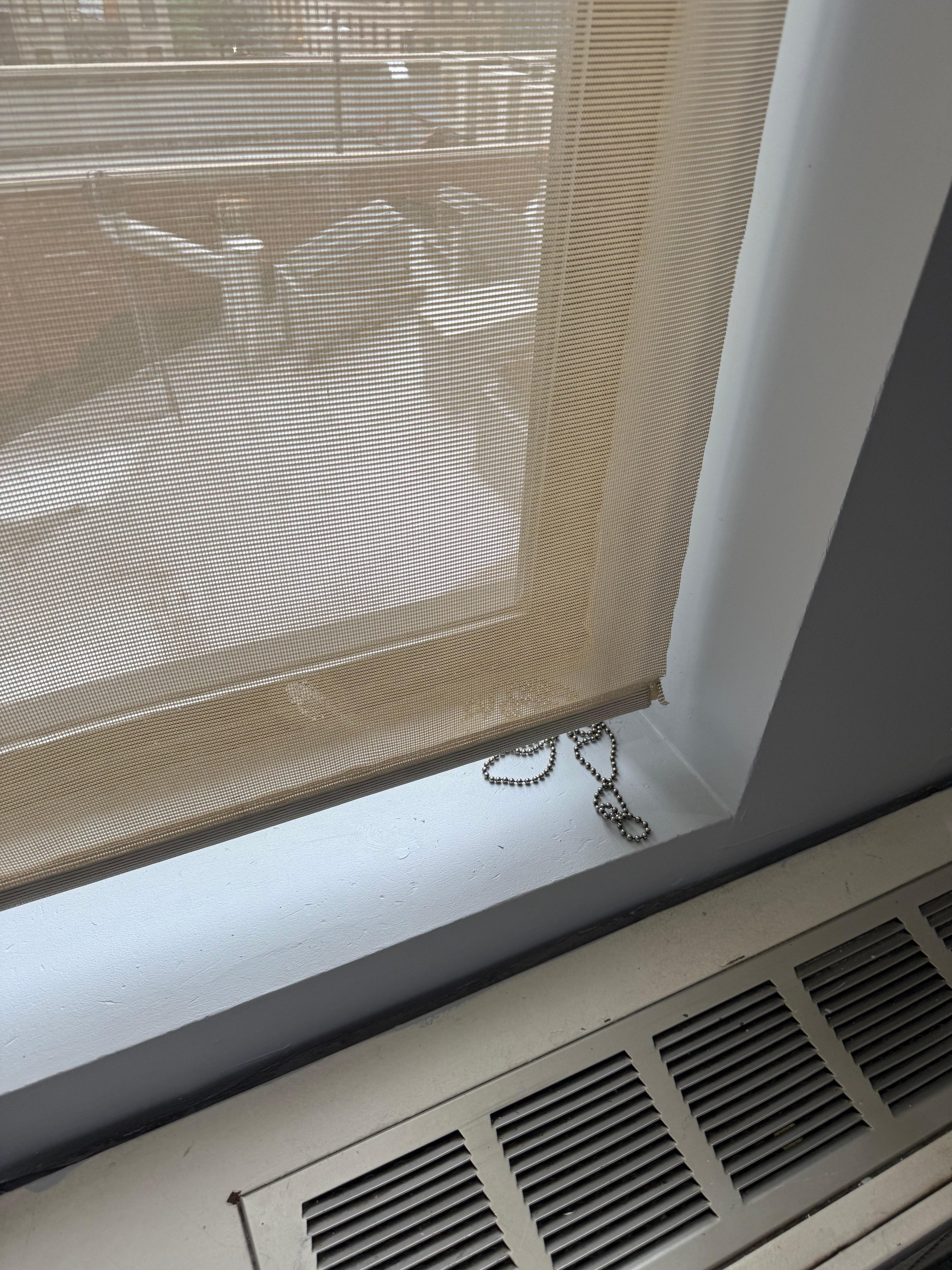 Broken blinds 