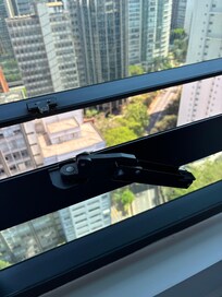 Falling apart windows