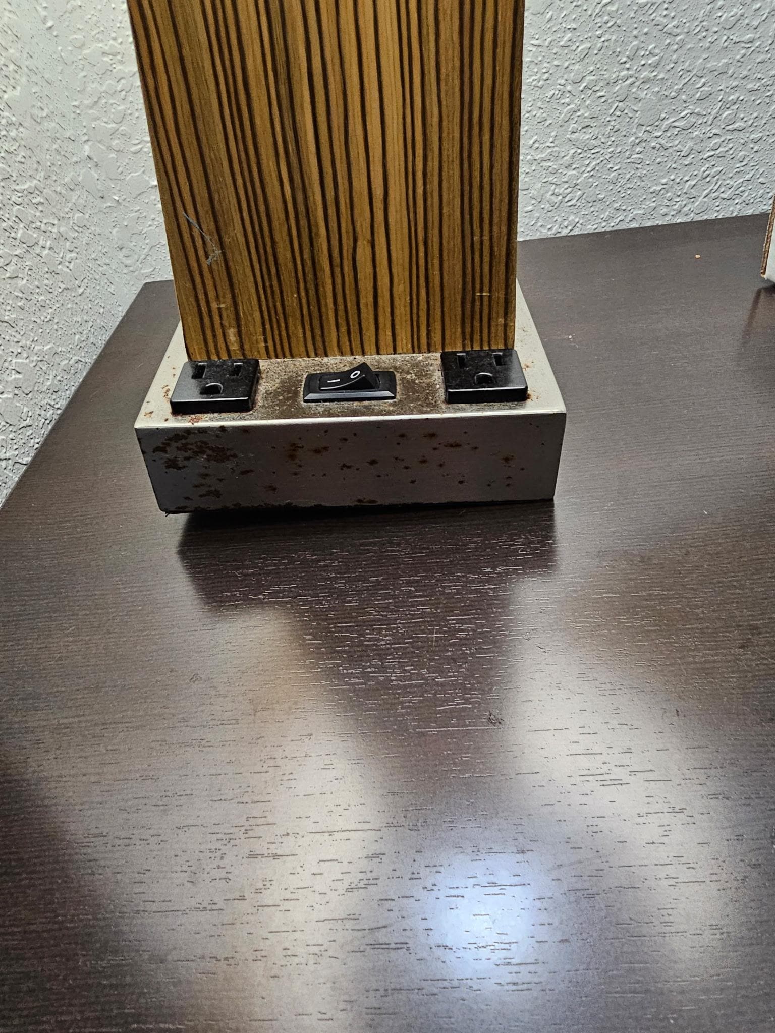 Lamps were broken, rusty and didn't work 