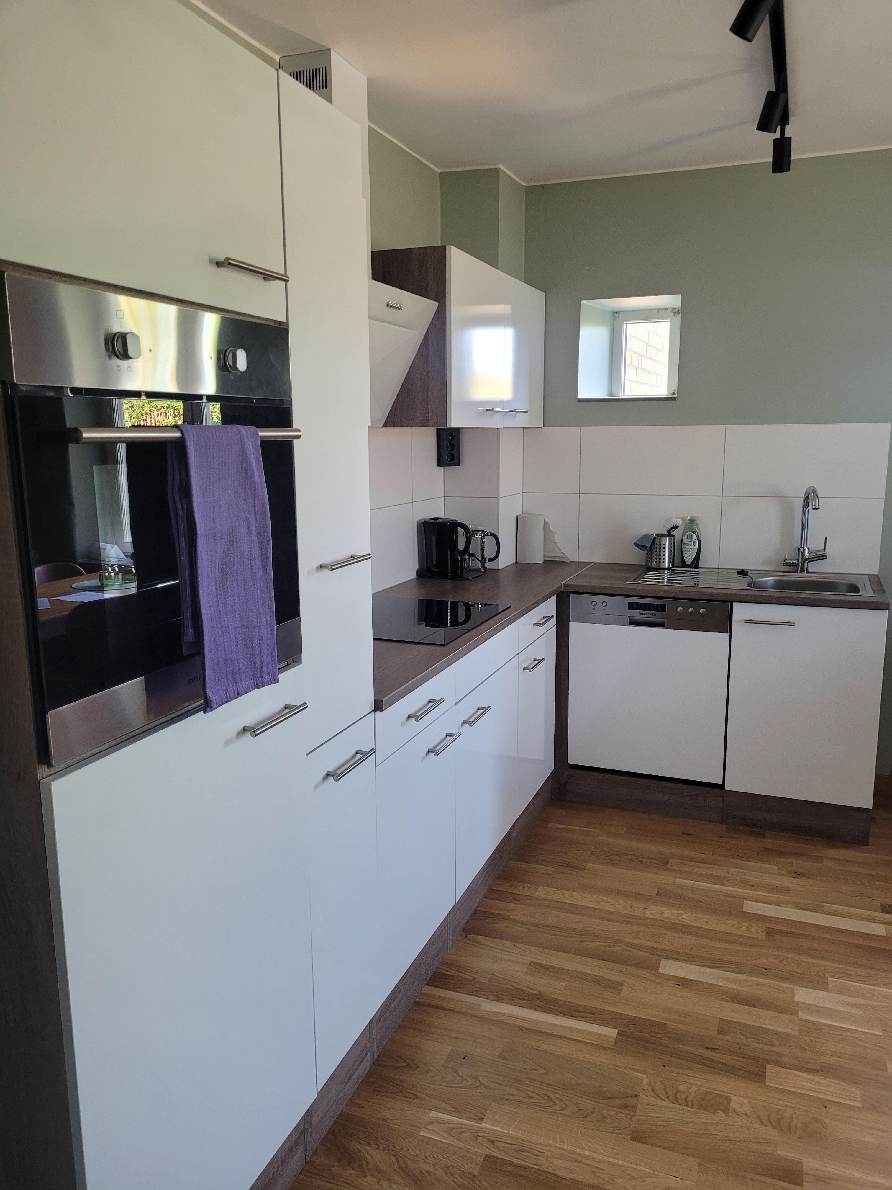 Modernt och välutrustat kök.