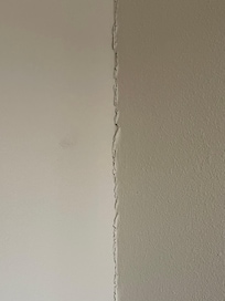 Dirty wall & cracks