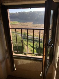 Vue dâune des chambres. TrĂšs agrĂ©able !