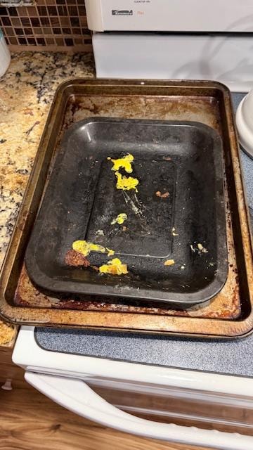 Dirty dishes found in the oven