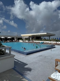 Pool at 9am before the families arrive