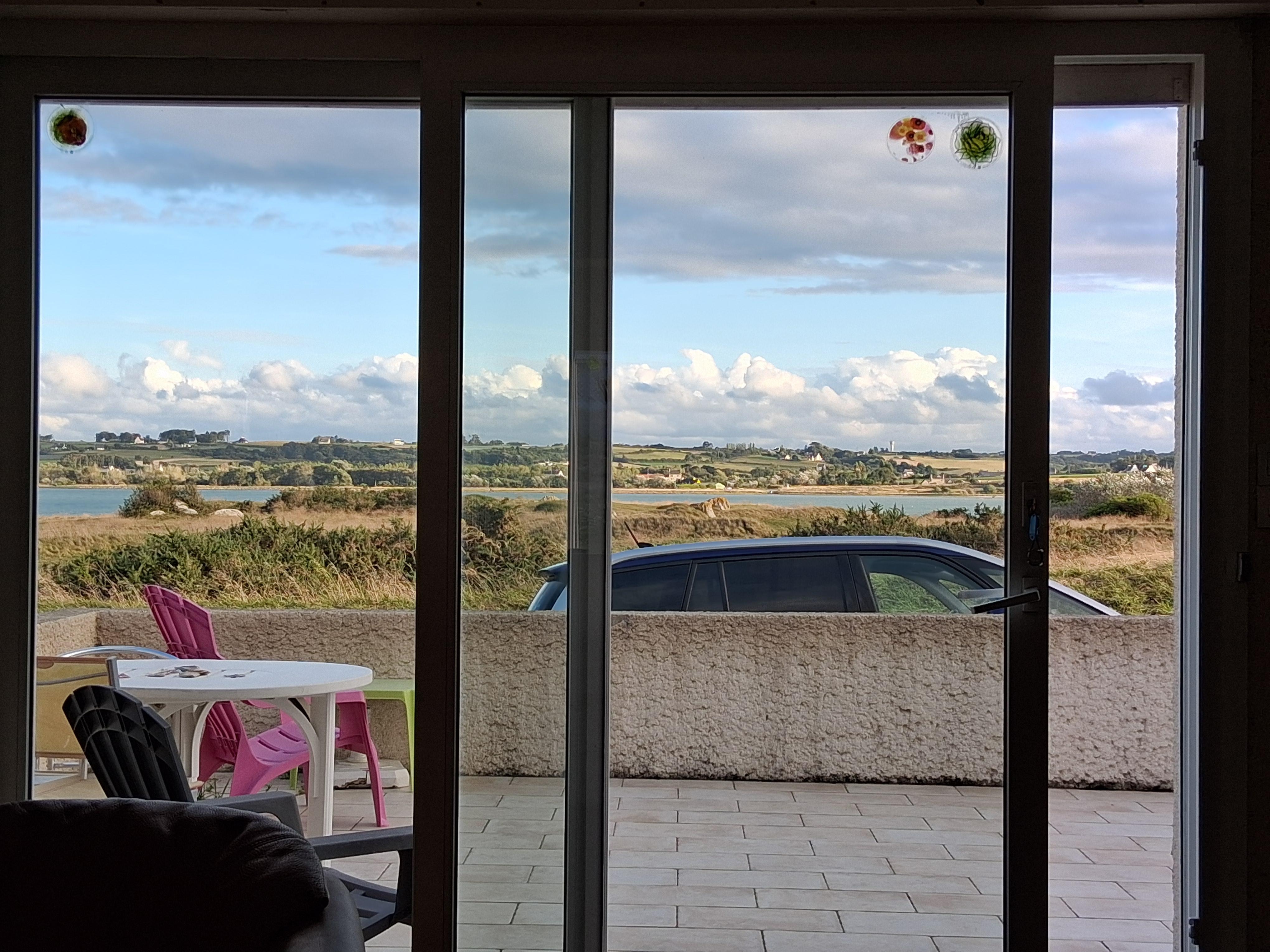 Blick aus dem Wohnzimmer in Richtung Bucht