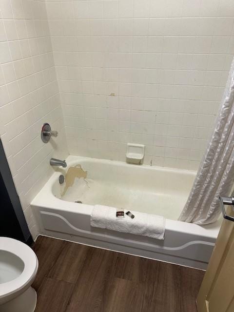 Peeling finish in bathtub