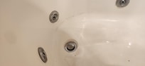 Pictures of a dirty bathtub I discovered when I checked in, that the stuff didn't want to acknowledge