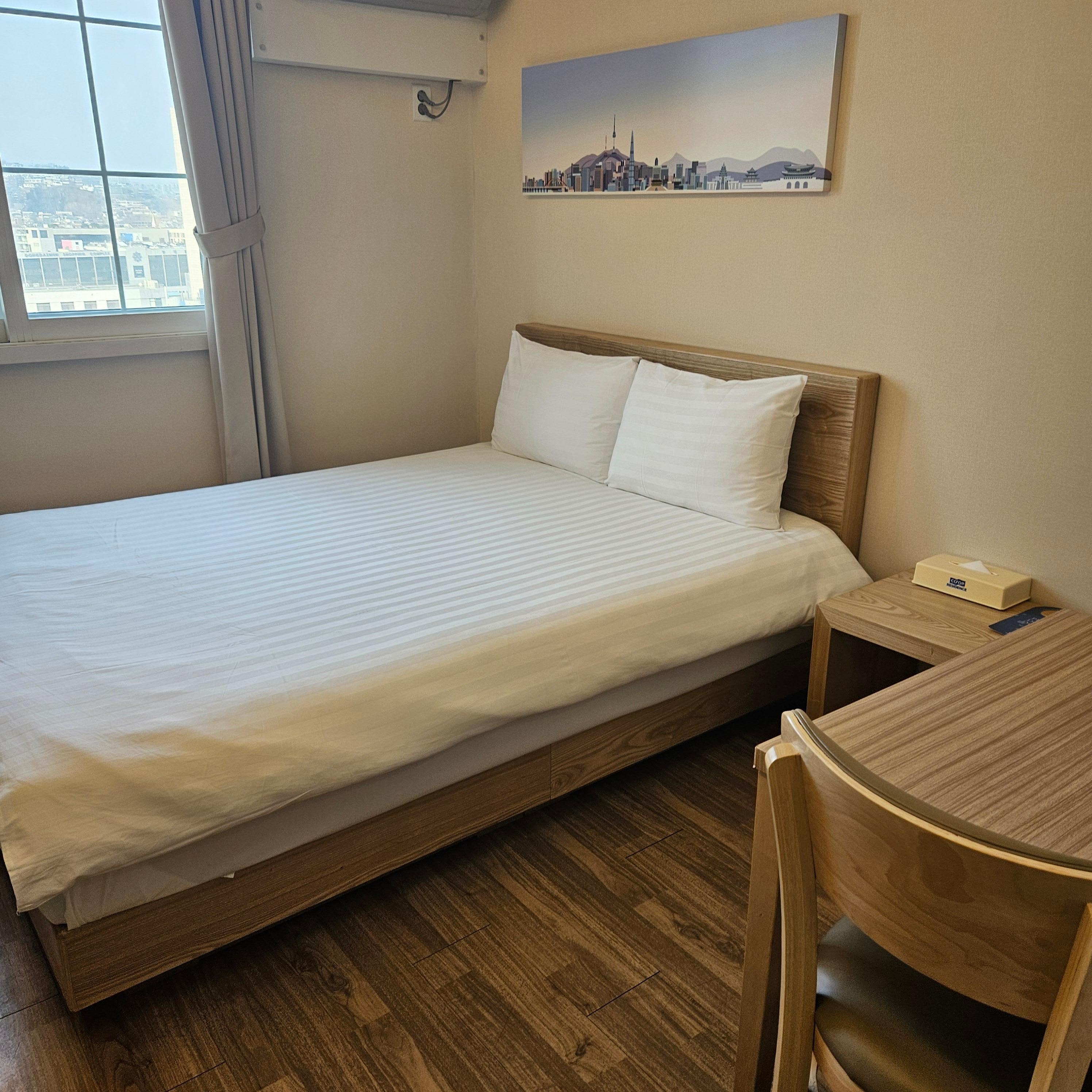 我的床移動一點發現地板很多米