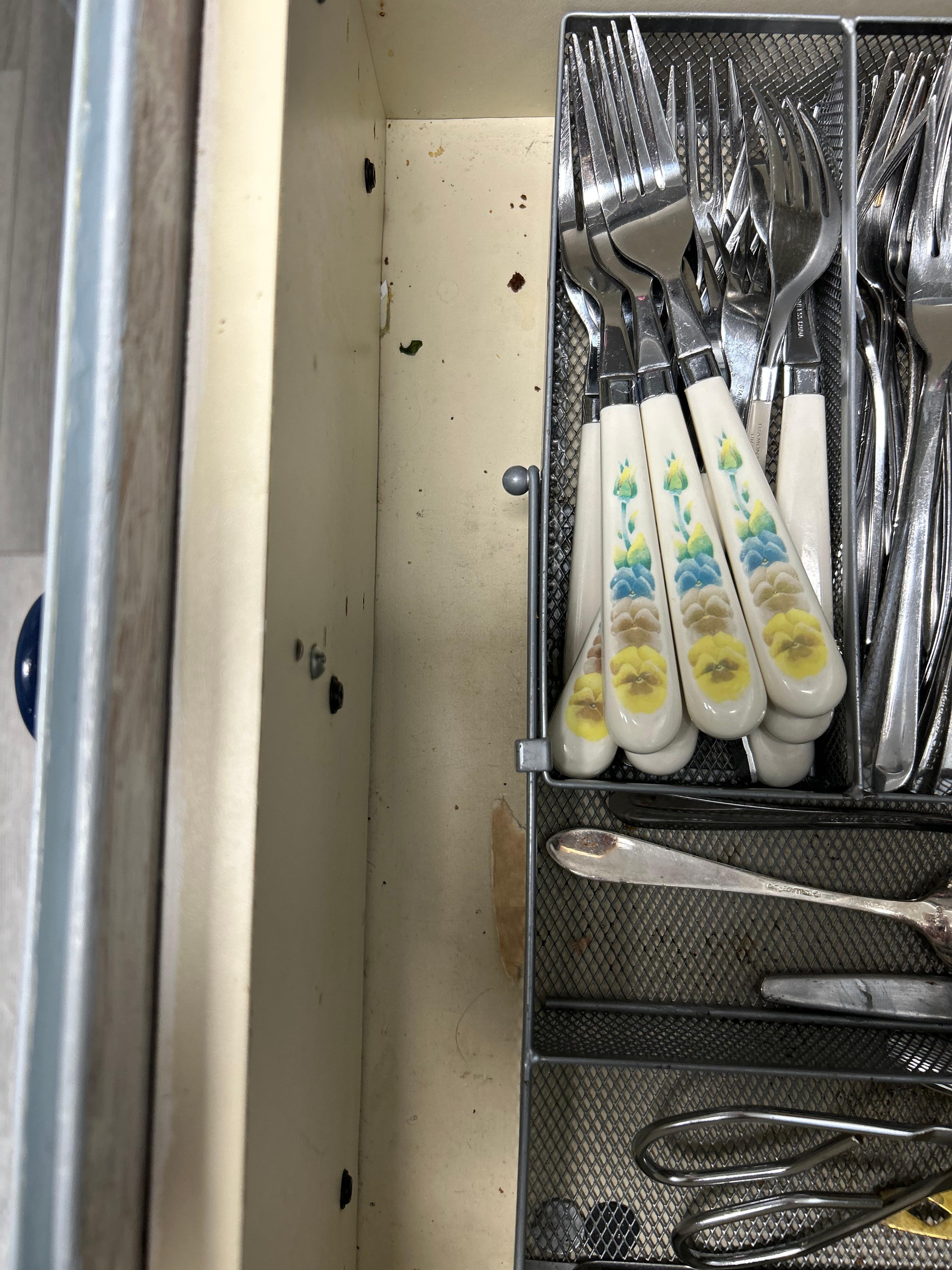 Silverware drawer had food crumbs and dirt and was told that’s part of a deep clean not cleaning after each guest 