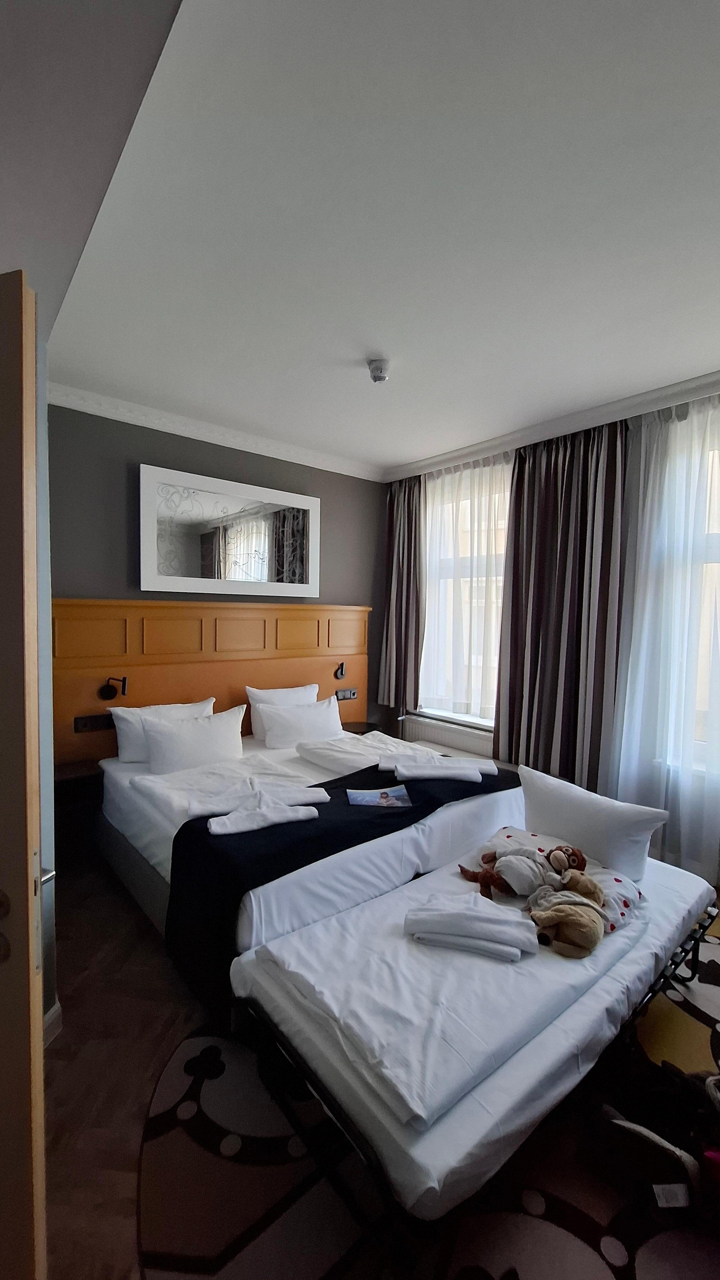 Zimmer trotz Aufbettung genug Platz