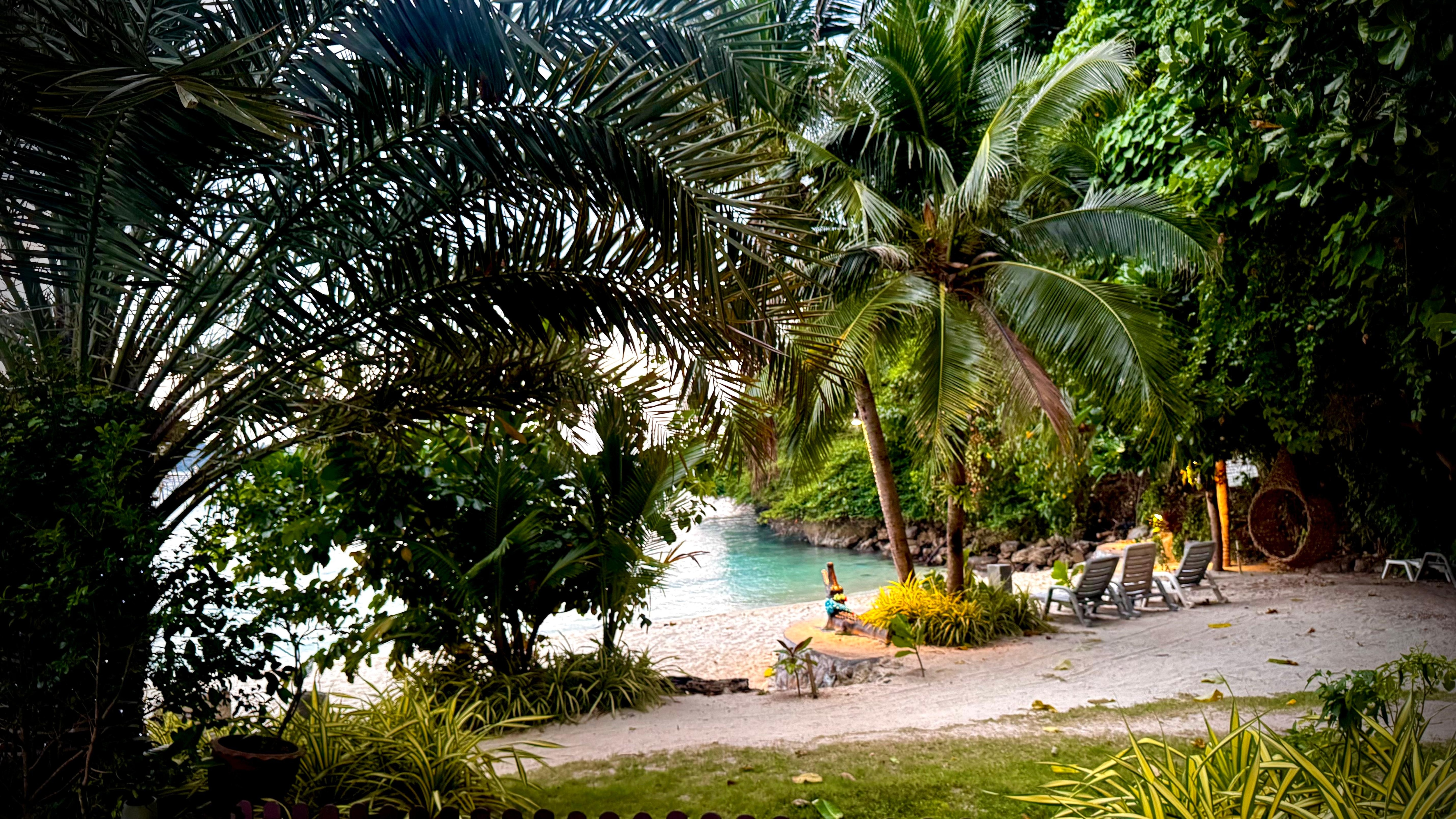 Strand utanför hotellrum