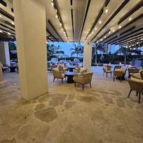 Outdoor restaurant on the ground floor
