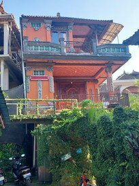 Entrance down the lane