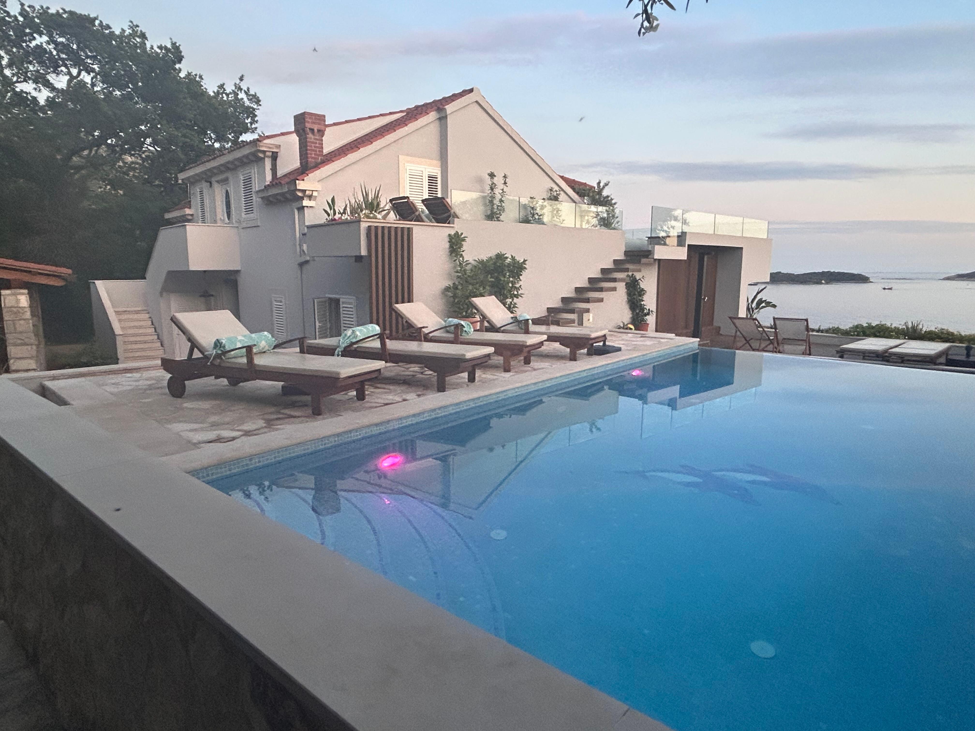 The pool in the evening 