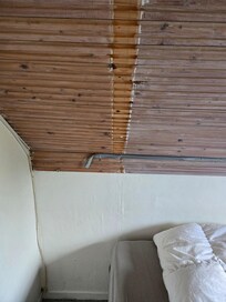 Mit Tape geklebte Verkleidung