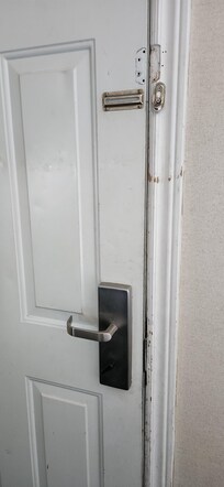 No chain for security.