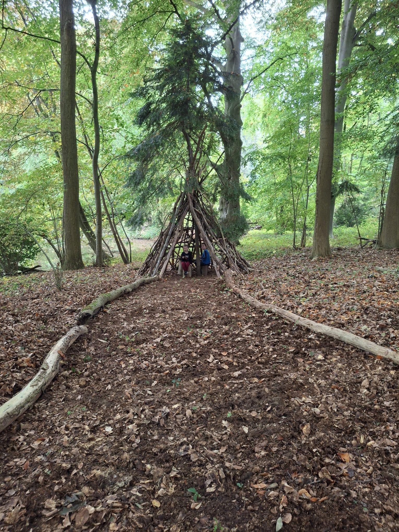De door ons gebouwde hut