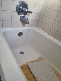 This the tub with a large stain I just couldn't use
