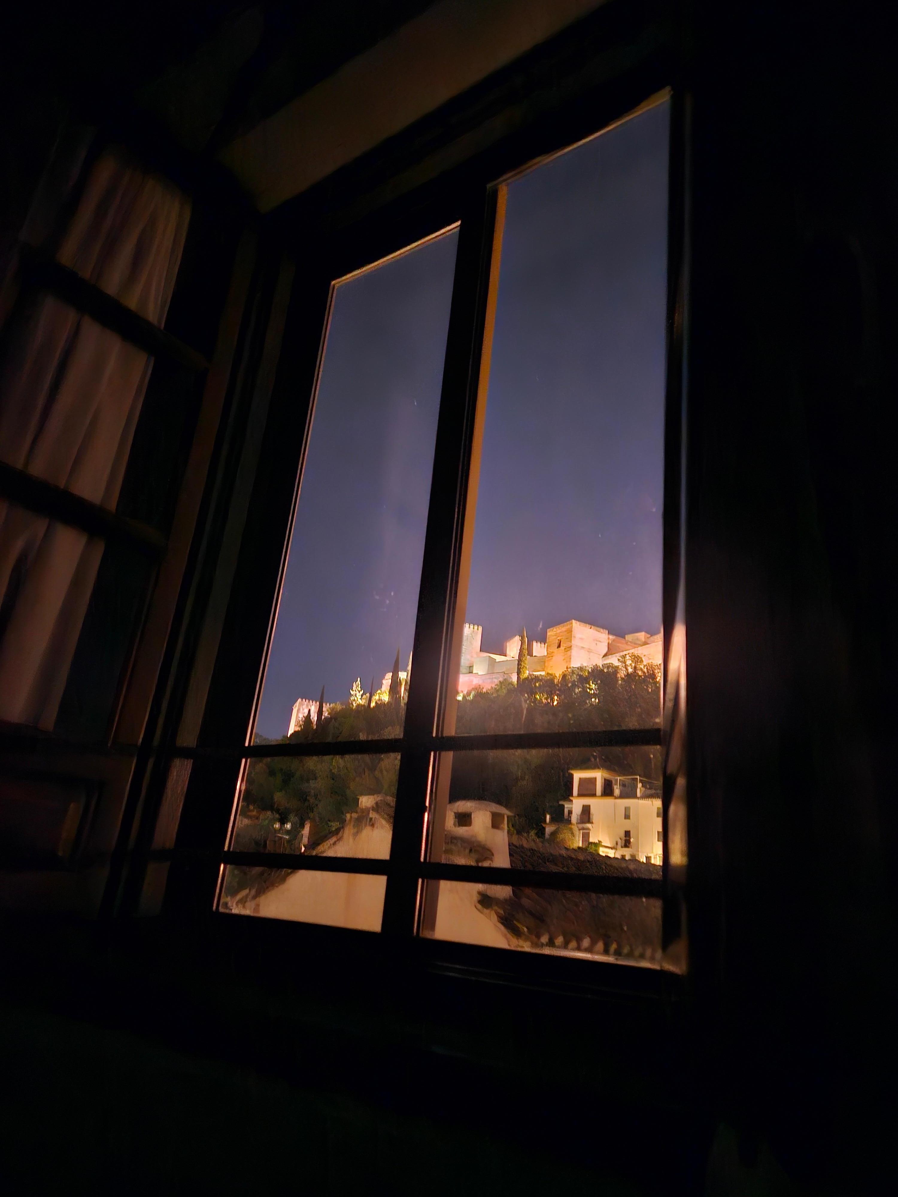 사진으로 찍어서 그렇지 훨씬 가깝다~ 넘 좋은 방 주셔서 감사합니다 