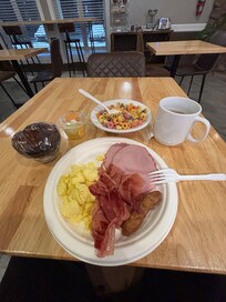Continental breakfast was good with many choices. Clean area to eat at.