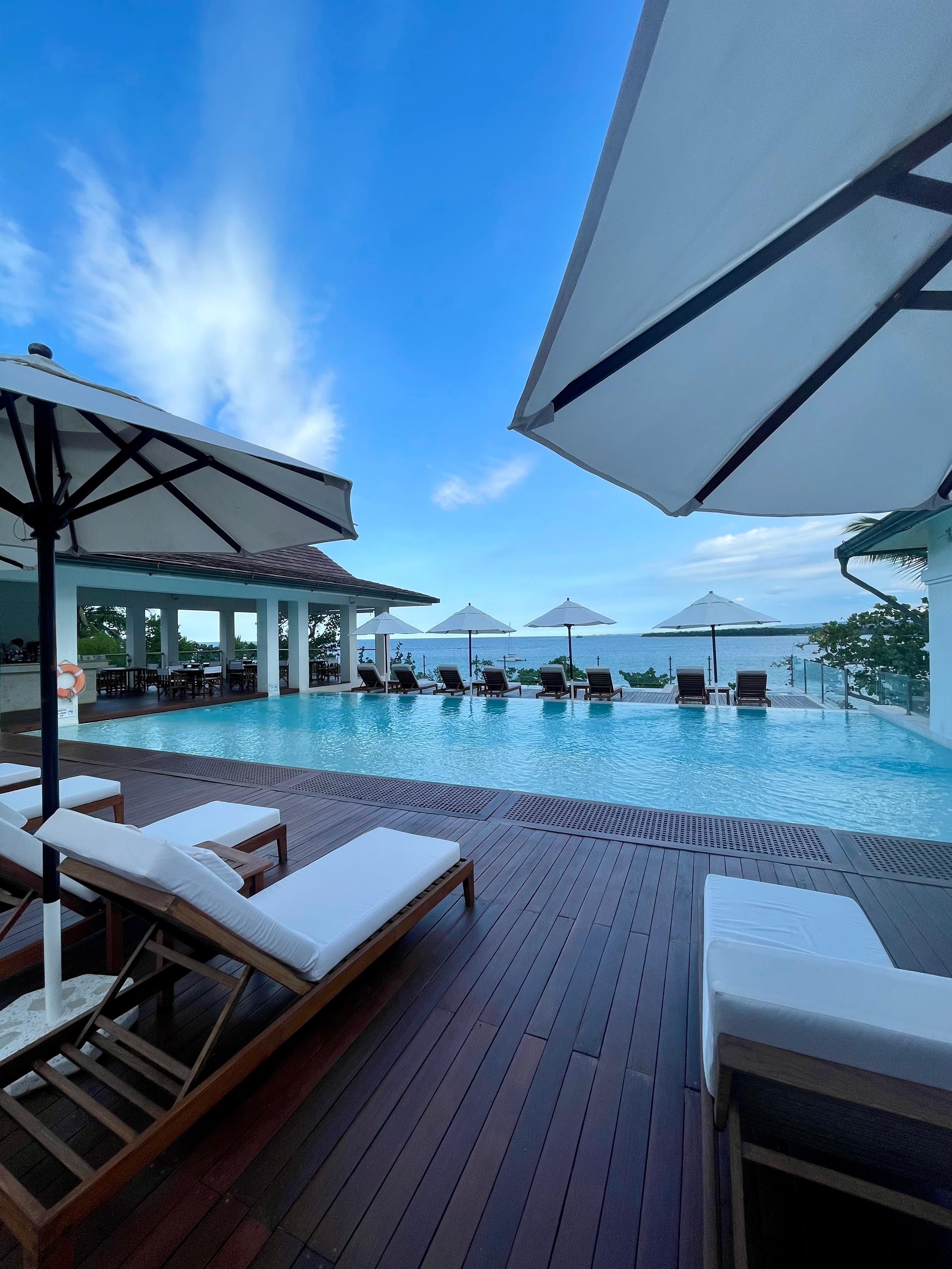 Great pool and jacuzzis