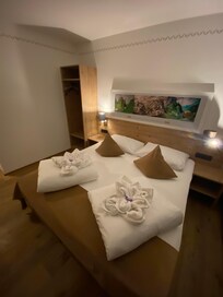 Room 30, Dependance 2